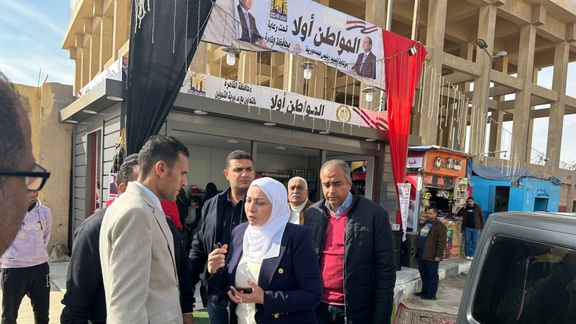 نائب محافظ القاهرة تتابع  معارض السلع