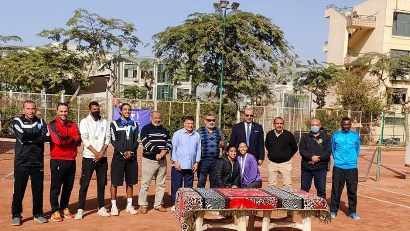 جامعة الاسكندرية تفوز ببطولة التنس الأرضي للجامعات