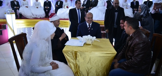 جانب من الزفاف الجماعى الذى نظمته محافظة مطروح العام السابق