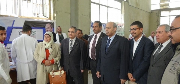 رئيس جامعة المنيا يتابع حملة حلل وأطمن