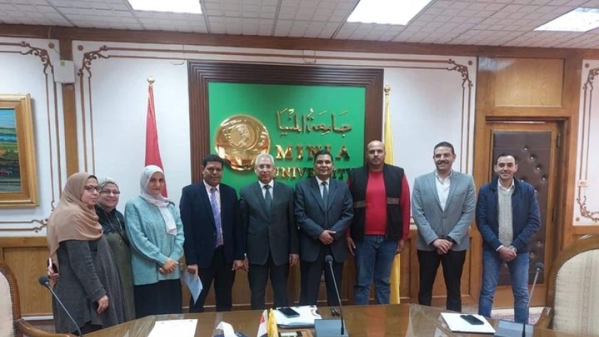 رئيس جامعة المنيا مع مجلس أدارة الصندوق