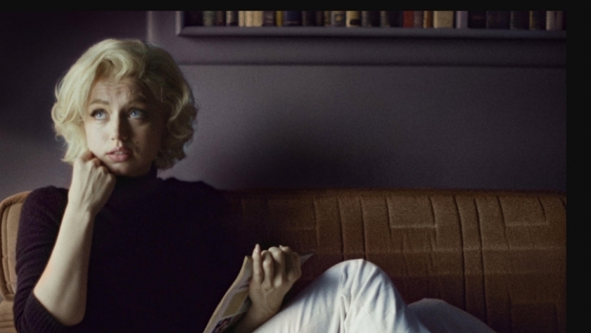 آنا دي أمارس في مشهد من فيلم «Blonde»