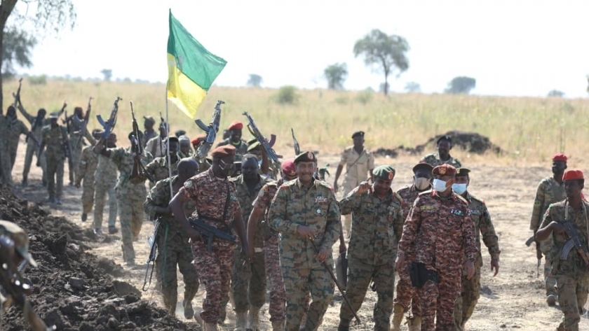 البرهان وسط قواته على الحدود السودانية الإثيوبية