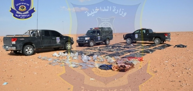 "الداخلية الليبية" تنشر صور مقبرة ورفات الـ21 مصريا المذبوحين في ليبيا