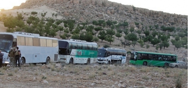حافلات تقل السوريين