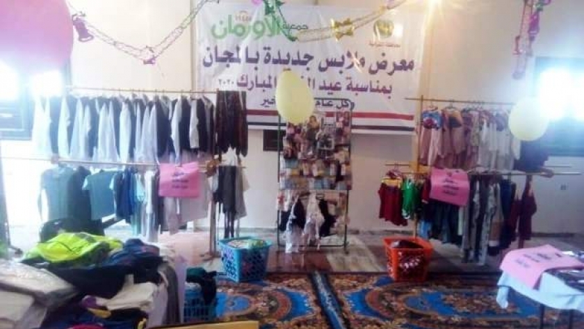 محافظ الشرقية : توزيع 2000 قطعة ملابس علي الأسر الاولي بالرعاية بههيا