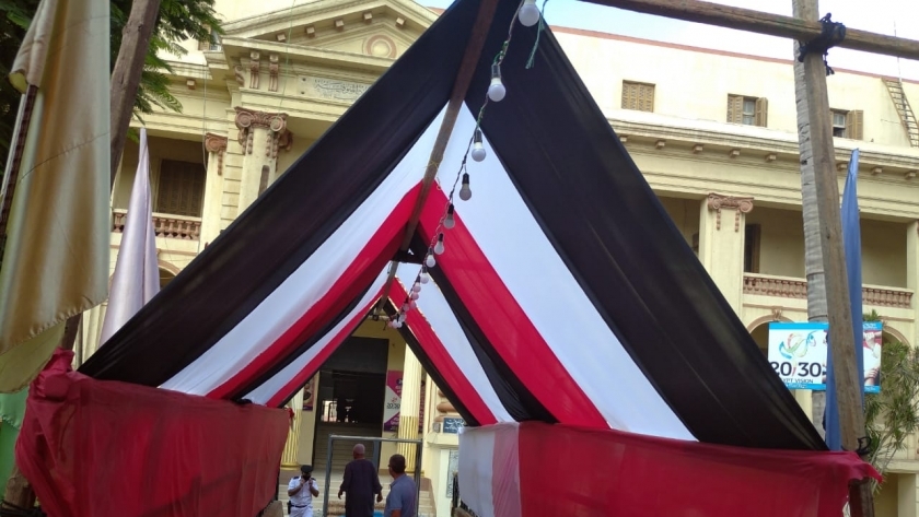 علم مصر يزين لجان الانتخابات بالمنوفية