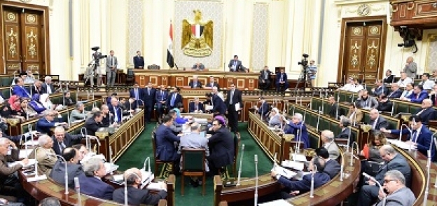 جلسة سابقة للبرلمان بحضور عدد من الوزراء