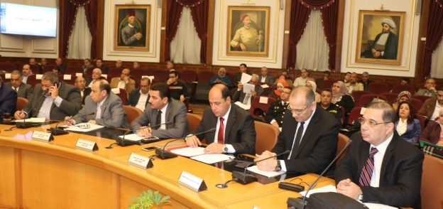 محافظ القاهرة خلال المجلس التنفيذي