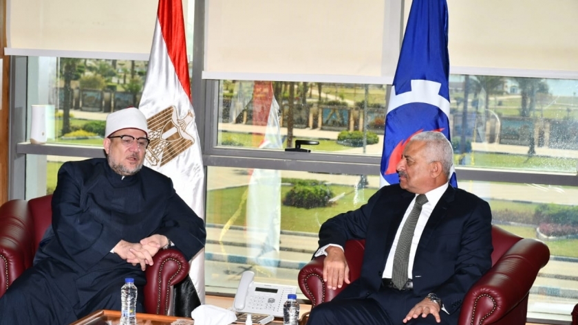 محمد مختار جمعة وزير الأوقاف يلتقي اللواء عبد المجيد صقر محافظ السويس