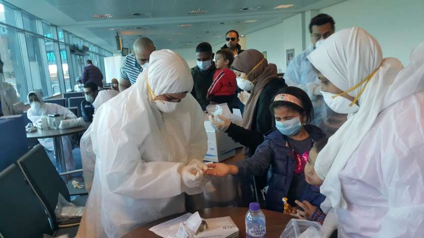 مصادر: تم توقيع الكشف الطبي الإجباري بالحجر الصحى على العائدين من الكويت.. وسمحنا لهم بالبقاء في منازلهم 14