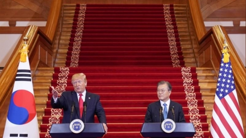 الرئيس الأمريكي دونالد ترامب خلال مؤتمر صحفي مع نظيره الكوري الجنوبي