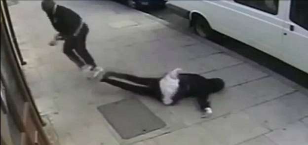 بريطاني يعتدي على مسلمة في لندن