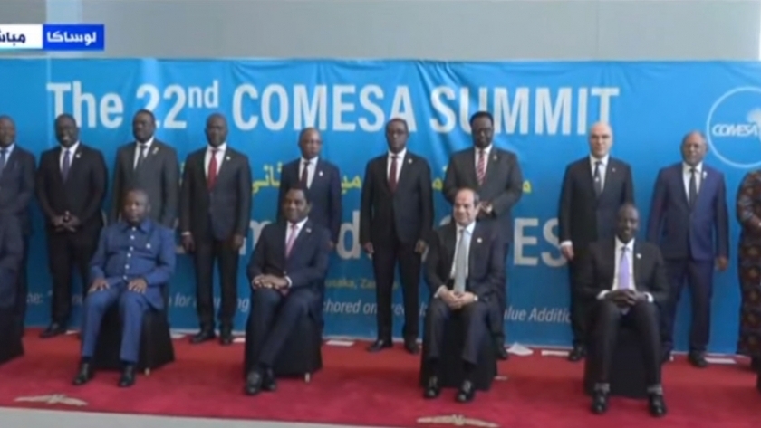 الرئيس السيسي يتوسط صورة تذكارية لقادة تجمع دول «الكوميسا»