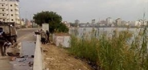 تنفيذ حملة إزالة المخلفات المتراكمة على ضفاف نهر النيل بدمياط