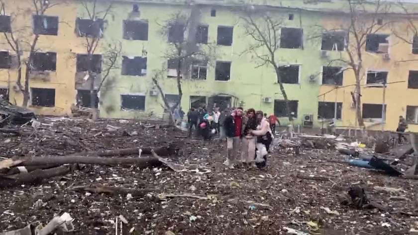 قصف روسي لمستشفى أطفال وولادة