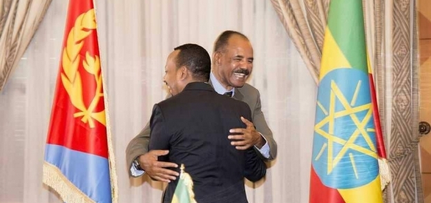 الرئيس الإريتري أسياسي أفورقي مع رئيس وزراء إثيوبيا آبي أحمد