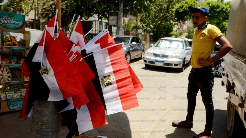 بائعو الأعلام حزينون بعد خروج المنتخب من دور الـ16