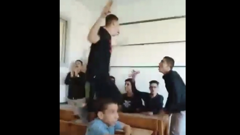 رقص طلاب المنوفية داخل الفصل