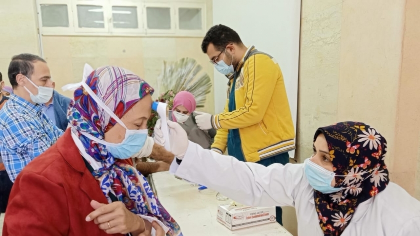 تطعيم 130 طبيب بجامعة الزقازيق بلقاح كورونا