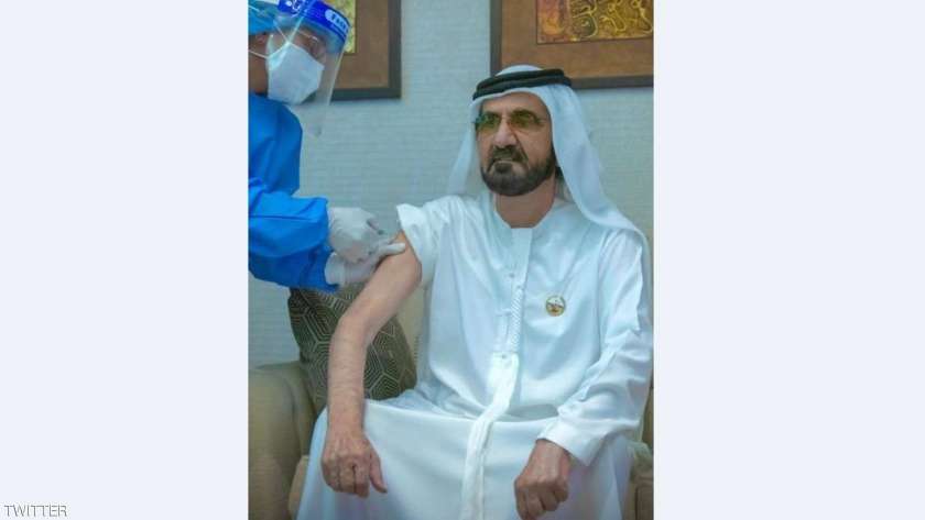 محمد بن راشد رئيس وزراء الإمارات يتلقى تطعيم كورونا