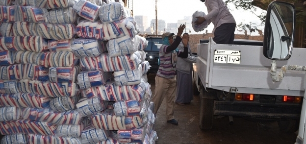 بالصور| 50 طن سكر مدعم بالوحدات المحلية لتوزيعها على القرى المحتاجة بالفيوم
