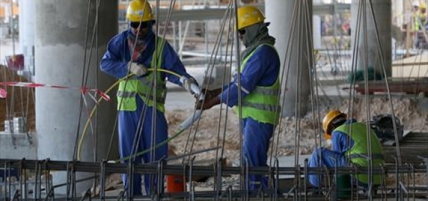 عمال قطر في الخط الامامي لمعركة التكيف مع تبعات ازمة الخليج