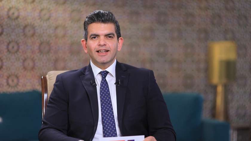 الإعلامي والكاتب الصحفي أحمد الطاهري