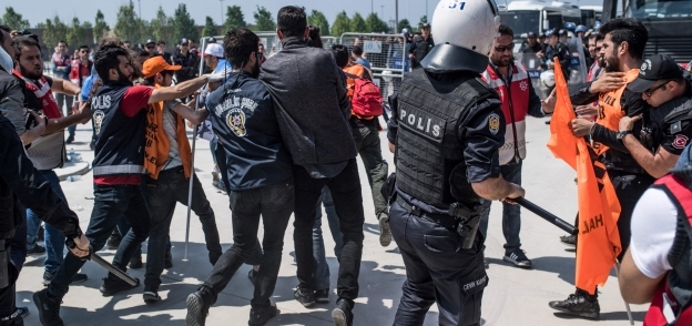 الأمن التركى يعتقل المتظاهرين فى عيد العمال