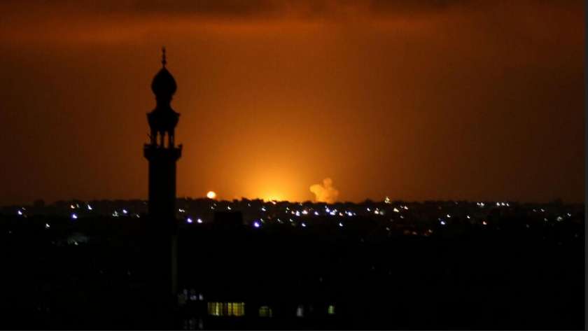 من بينها درون: الاحتلال يقصف غزة ردا على إطلاق صاروخ من القطاع
