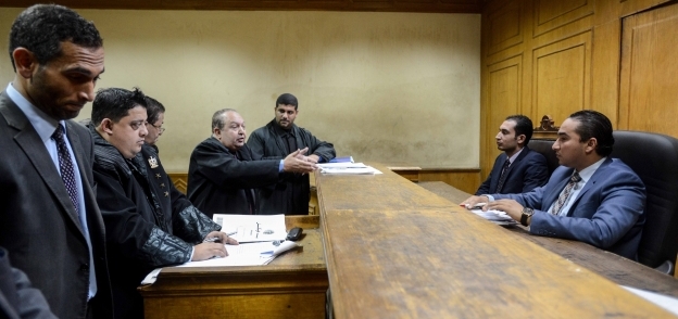 أحد المحامين يترافع أثناء جلسة قضية رشوة مجلس الدولة «صورة أرشيفية»
