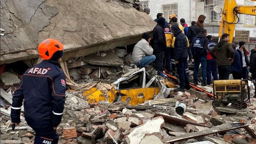 انهيار المباني في زلزال تركيا