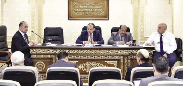 أعضاء اللجنة الاقتصادية بمجلس النواب خلال اجتماعهم