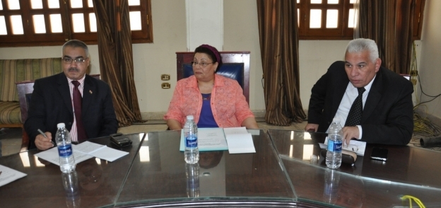 مساعد الوزير تجتمع بمجلس ادارة دارس30 يونيو