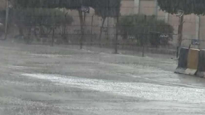 سقوط الأمطار بغزارة بالقاهرة