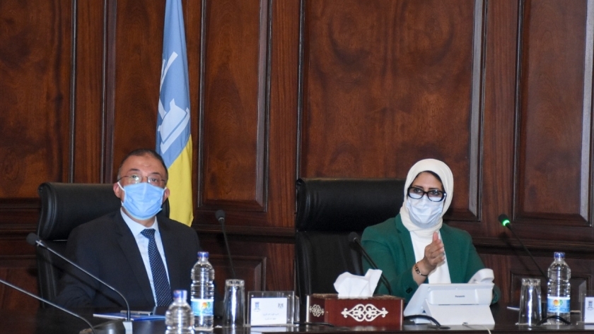 محافظ الإسكندرية مع وزيرة الصحة
