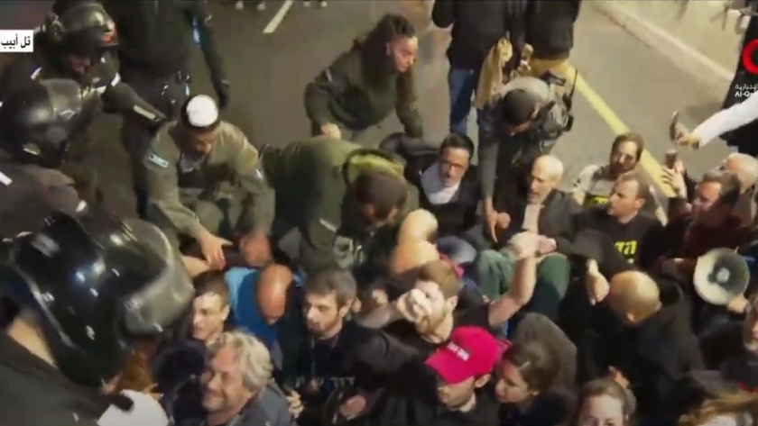 مواجهة في تل أبيب بين الشرطة الإسرائيلية ومحتجين ضد نتنياهو
