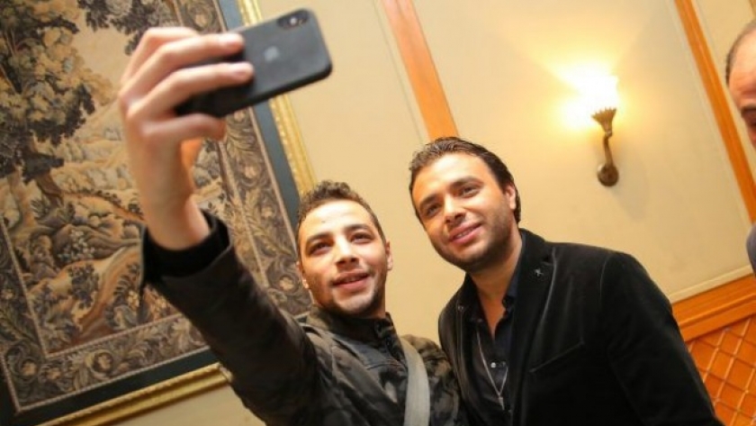 الفنان رامي صبري وشقيقه