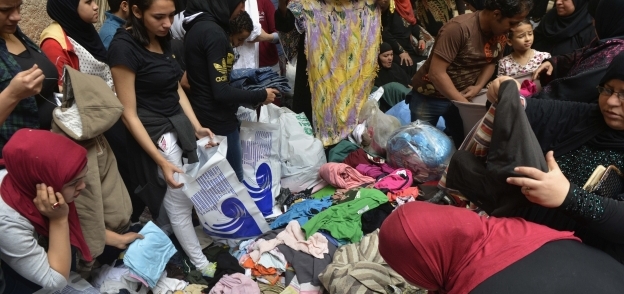 حضور عدد كبير من المتطوعين لتعويض ضحايا سيول رأس غارب أمس