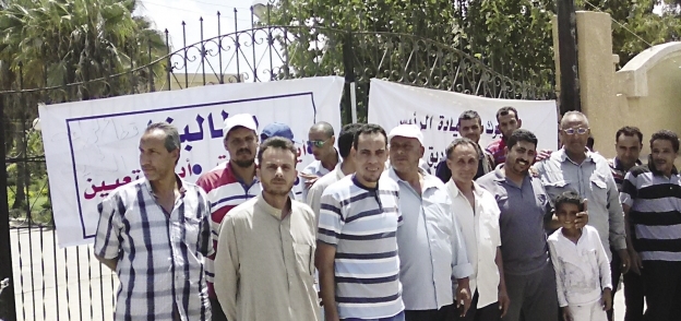 جانب من الوقفة الاحتجاجية لعمال الميكنة الزراعية بكفر الشيخ