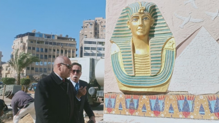 نائب محافظ القاهرة يتابع تطوير ميدان تريومف