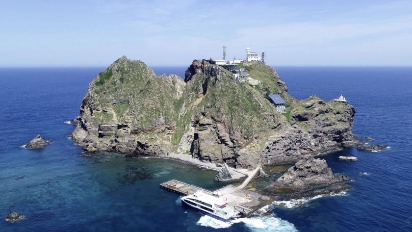 إحدى الجزر المتنازع عليها بين اليابان وكوريا الجنوبية