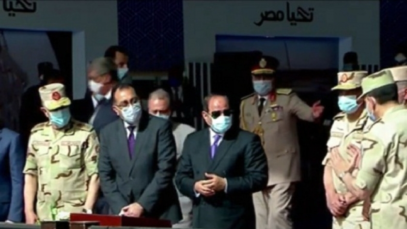 الرئيس السيسى يشهد خروج ماكينة الحفر العملاقة من نفق «الشهيد أحمد حمدى 2»