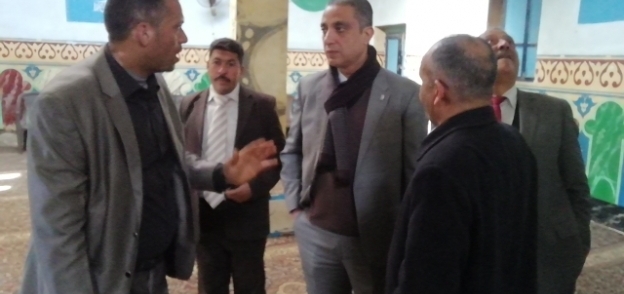 محافظ سوهاج يبحث احتياجات قرية سعد الله ضمن مبادرة "حياة كريمة"