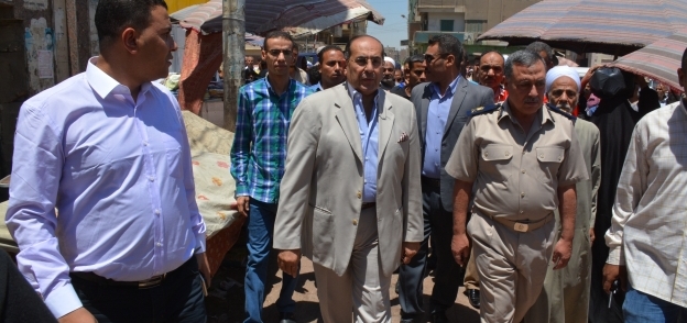 محافظ سوهاج يتفقد ميدان مسجد العارف