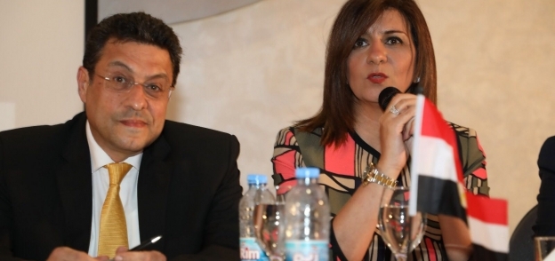 وزيرة الهجرة خلال لقائها الجالية المصرية  بالكويت