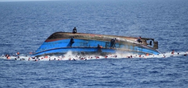 غرق وفقدان 9 أشخاص أثر انقلاب قارب صيد في شرق إندونيسيا