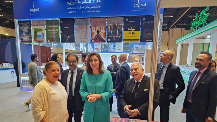 الدكتورة نيفين الكيلاني وزيرة الثقافة في معرض أبو ظبي