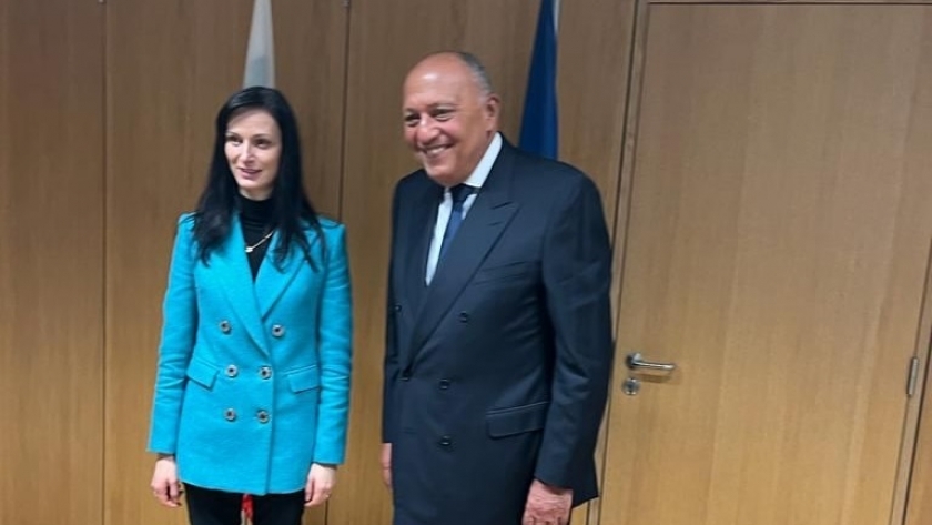 وزير الخارجية سامح شكري مع وزيرة خارجية بلغاريا