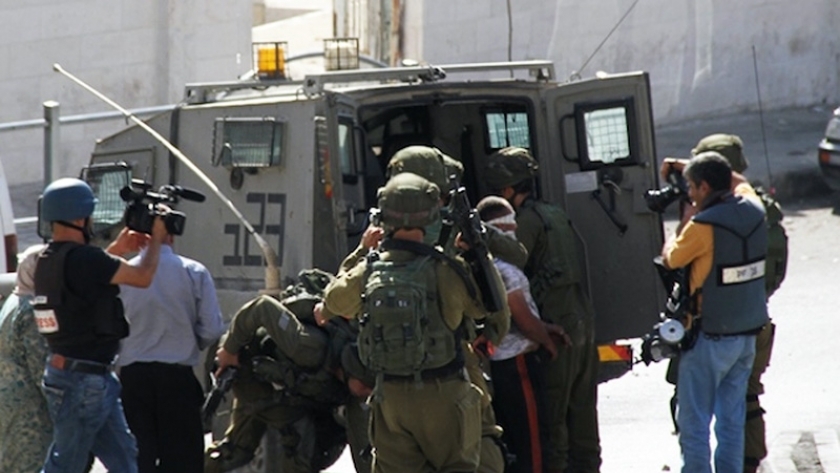 الاحتلال الإسرائيلي يعتقل مواطنين فلسطينيين